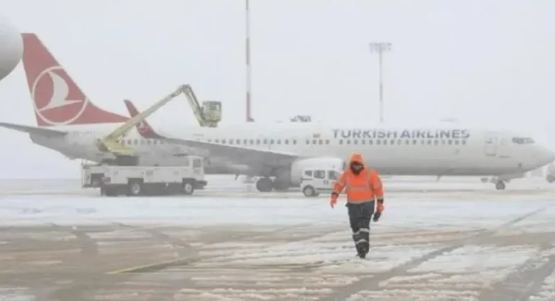 Gaziantep Havalimanı'nda Kar Temizliği Tamamlandı: Uçuşlar Yeniden Başladı